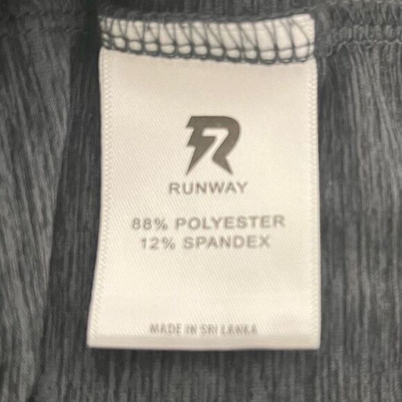 Runway Short Sleeve Top   Boys Size M 8/10 - Picture 4 of 5